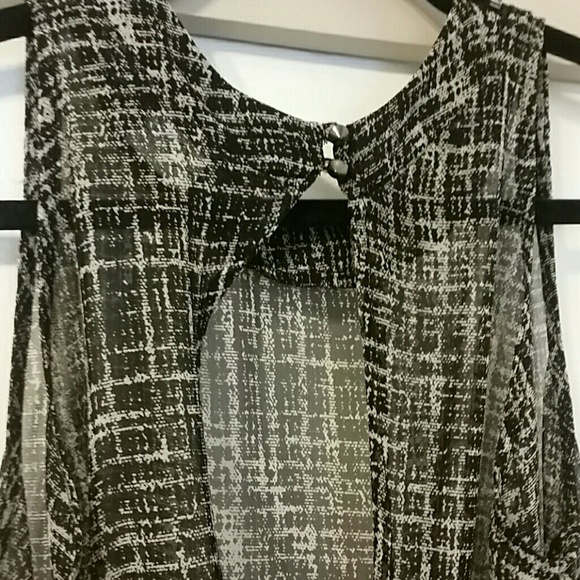 Fancy Flowy Top - Picture 4 of 4